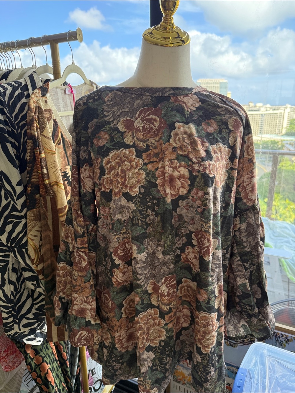 Jade by Jane floral 3/4 Sleeve Tunic Top in Green & Rose